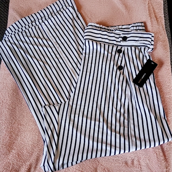 Robert Louis Pants - Robert Louis black & white stripped wide leg palazzo, size 3x